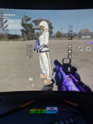 绝地求生（PUBG）七级美杜莎保时捷卡宴粉色烟